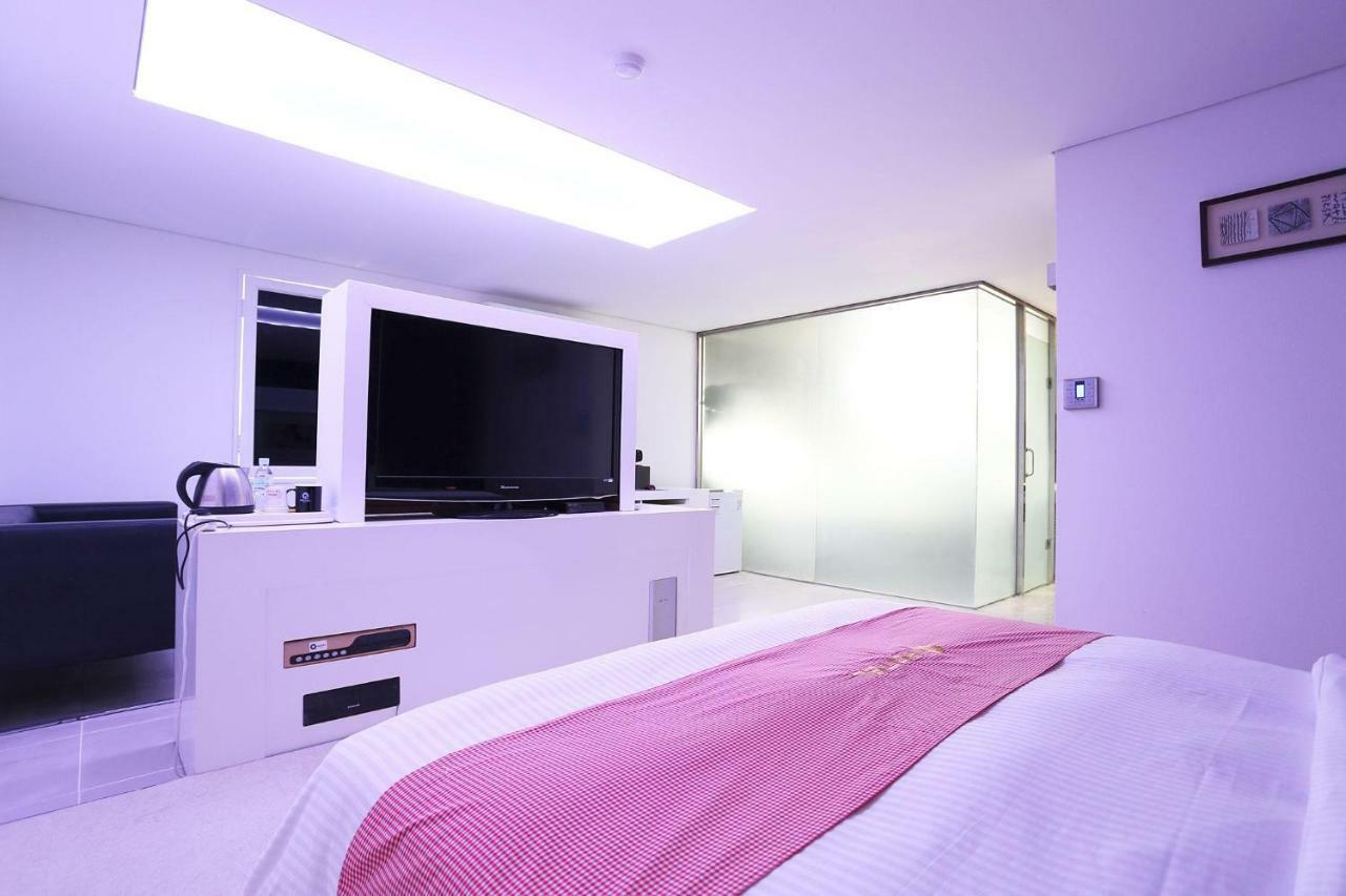 Q Hotel Паджу Екстериор снимка